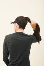 Cargar imagen en el visor de la galería, Model Back: Uv Line Visor Visor Elastic Preto Upf50+
