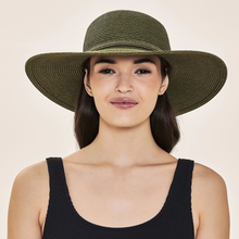 Cargar imagen en el visor de la galería, Model Front: Uv Line Floppy Hat Hat Jurere Imp Fem Green Militar Upf50+
