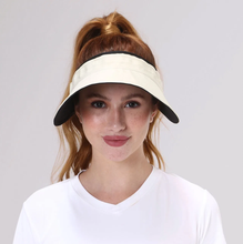 Cargar imagen en el visor de la galería, Model Front: Uv Line Visor Visor Bali Fem Sand Black Upf50+
