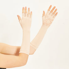 Cargar imagen en el visor de la galería, Image 05: Uv Line Glove Long Gloves Uni Beige Upf50+
