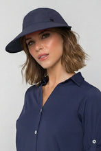 Cargar imagen en el visor de la galería, Model Front: Uv Line Caps Visor Capri Colors Nac Fem Navy Blue Upf50+
