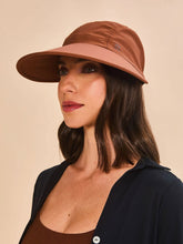Cargar imagen en el visor de la galería, Image 02: Uv Line Caps Visor Capri Colors Nac Fem Coniac Upf50+
