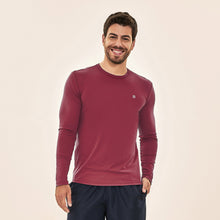 Cargar imagen en el visor de la galería, Model Front: Uv Line Rash Guard Longsleeve Uvpro Masc Vermelho Queimado Upf50+
