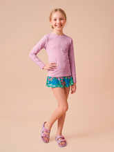 Cargar imagen en el visor de la galería, Model Front: Uv Line Rash Guard Longsleeve Uvpro Kids Rose Upf50+
