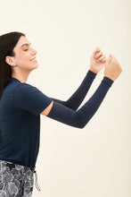 Cargar imagen en el visor de la galería, Image 03: Uv Line Glove Sun-Protection Sleeve Navy Upf50+
