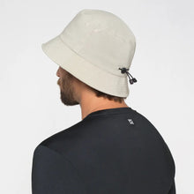Cargar imagen en el visor de la galería, Model Back: Uv Line Bucket Hat Hat Toronto Colors Masc Sand Upf50+
