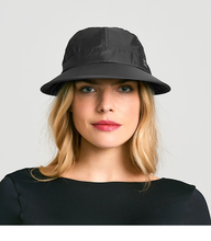 Cargar imagen en el visor de la galería, Model Front: Uv Line Caps Visor Nice Fem Black Upf50+
