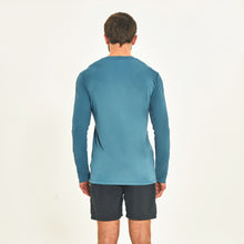 Cargar imagen en el visor de la galería, Model Back: Uv Line Rash Guard Longsleeve Sport Fit Aco
