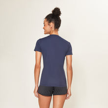 Cargar imagen en el visor de la galería, Model Back: Uv Line Fitness Top Sport Fit Fem Marinho Upf50+
