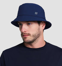 Cargar imagen en el visor de la galería, Model Front: Uv Line Bucket Hat Hat Toronto Colors Masc Navy Blue Upf50+
