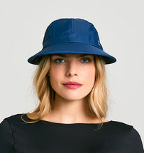 Cargar imagen en el visor de la galería, Model Front: Uv Line Caps Visor Nice Fem Navy Blue Upf50+
