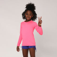 Cargar imagen en el visor de la galería, Model Front: Uv Line Rash Guard Camiseta Uvlight Pink Fluor Spf50+
