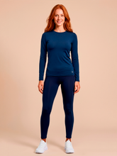 Cargar imagen en el visor de la galería, Model Front: Uv Line Rash Guard Longsleeve Uvpro Fem Cobalt Upf50+

