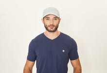 Cargar imagen en el visor de la galería, Model Front: Uv Line Caps Cap Uv Pro Masc Grey Upf50+

