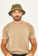 Cargar imagen en el visor de la galería, Model Front: Uv Line Bucket Hat Hat Toronto Colors Masc Military Green Upf50+
