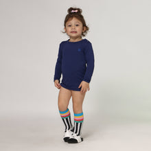 Cargar imagen en el visor de la galería, Model Front: Uv Line Rash Guard Longsleeve Baby Navy Blue Upf50+
