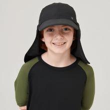 Cargar imagen en el visor de la galería, Model Front: Uv Line Caps Cap Legionario Teens Inf Black Upf50+
