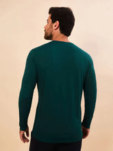 Cargar imagen en el visor de la galería, Model Back: Uv Line Rash Guard Longsleeve Masc New Fit Petroleo Upf50+
