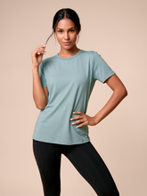 Cargar imagen en el visor de la galería, Gallery: Uv Line Beach Top T-Shirt Uvpro Fem Green Water Upf50+
