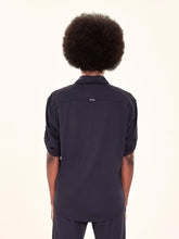 Cargar imagen en el visor de la galería, Model Back: Uv Line Shirtdress Shirt Copa Black Upf50+
