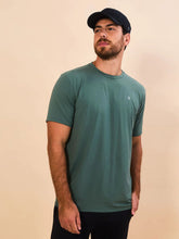 Cargar imagen en el visor de la galería, Image 03: Uv Line T-Shirt For Men T-Shirt New Fit Textura Masc Verde Jade Upf50+

