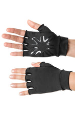 Cargar imagen en el visor de la galería, Model Front: Uv Line Glove Short Gloves Uni Black Upf50+
