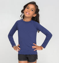 Cargar imagen en el visor de la galería, Model Front: Uv Line Rash Guard Longsleeve Uvpro Kids Navy Blue Upf50+
