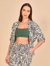 Cargar imagen en el visor de la galería, Model Front: Uv Line Shirtdress Shirt Copa Fauna Upf50+
