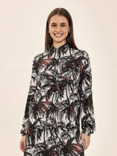 Cargar imagen en el visor de la galería, Model Front: Uv Line Shirtdress Shirt Vitoria Coqueiros Upf50+
