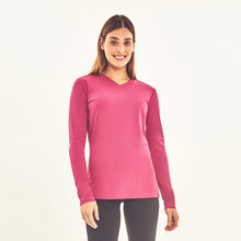 Cargar imagen en el visor de la galería, Model Front: Uv Line Rash Guard Longsleeve Sport Fit Fuchsia Upf50+
