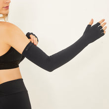 Cargar imagen en el visor de la galería, Image 06: Uv Line Glove Extra Long Gloves Uni Black Upf50+

