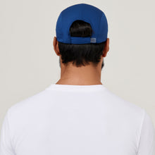 Cargar imagen en el visor de la galería, Model Back: Uv Line Caps Cap Athletic Dry 2021 Masc Nav Yblue Upf50+
