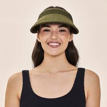 Cargar imagen en el visor de la galería, Model Front: Uv Line Visor Visor Brunei Verde Militar Upf50+

