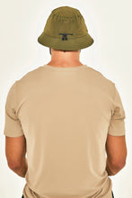 Cargar imagen en el visor de la galería, Model Back: Uv Line Bucket Hat Hat Toronto Colors Masc Military Green Upf50+

