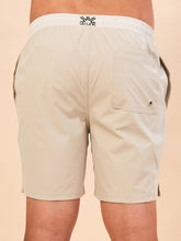 Cargar imagen en el visor de la galería, Model Back: Uv Line Short For Men / Bermuda Shorts Acqua Boxer Areia Upf50+
