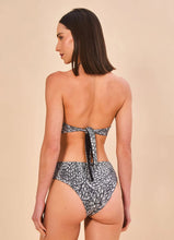 Cargar imagen en el visor de la galería, Model Back: Uv Line Set Set Bandeau Asas Upf50+

