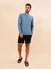 Cargar imagen en el visor de la galería, Model Front: Uv Line Rash Guard Longsleeve Uvpro Masc Indigo Upf50+
