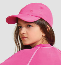 Cargar imagen en el visor de la galería, Model Front: Uv Line Caps Cap Teens Colors Inf Pink Upf50+
