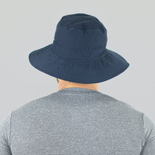 Cargar imagen en el visor de la galería, Model Back: Uv Line Bucket Hat Hat Australia Nac Masc Navy Blue Lead Upf50+
