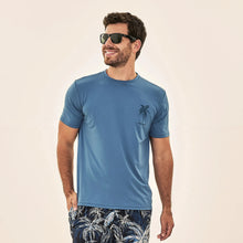 Cargar imagen en el visor de la galería, Model Front: Uv Line T-Shirt For Men T-Shirt Uvline Coqueiro Upf50+
