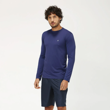Cargar imagen en el visor de la galería, Model Front: Uv Line Rash Guard Longsleeve Uvpro Marinho
