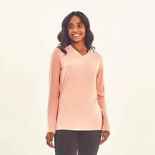 Cargar imagen en el visor de la galería, Model Front: Uv Line Rash Guard Longsleeve Sport Fit Solar Rose Upf50+
