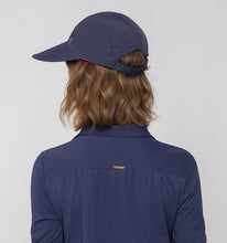 Cargar imagen en el visor de la galería, Model Back: Uv Line Caps Visor Capri Colors Nac Fem Navy Blue Rose Upf50+
