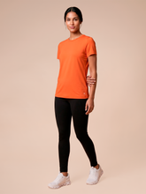 Cargar imagen en el visor de la galería, Model Front: Uv Line Beach Top T-Shirt Uvpro Fem Pitanga Upf50+
