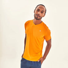 Cargar imagen en el visor de la galería, Image 03: Uv Line T-Shirt For Men T-Shirt Sport Fit Orange Upf50+
