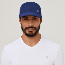 Cargar imagen en el visor de la galería, Model Front: Uv Line Caps Cap Uv Pro Masc Navy Blue Upf50+
