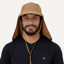 Cargar imagen en el visor de la galería, Model Front: Uv Line Flap Hat Cap Leg Atacama 2021 Masc Kaki Upf50+
