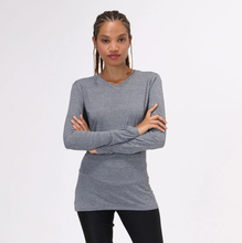 Cargar imagen en el visor de la galería, Model Front: Uv Line Fitness Top Sport Fit Mescla
