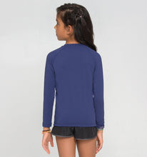Cargar imagen en el visor de la galería, Model Back: Uv Line Rash Guard Longsleeve Uvpro Kids Navy Blue Upf50+
