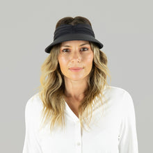 Cargar imagen en el visor de la galería, Model Front: Uv Line Visor Visor Granada Eva Fem Matte Black Upf50+
